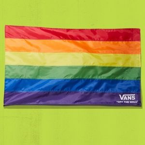 >โ๏ธ๐SHOW YOUR PRIDE RAINBOW ๐ FLAG ๐ณ๏ธโ๐ COLLECTORSโฅ๏ธ BRAND NEW VANS ๐